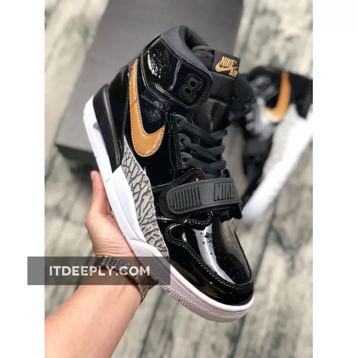 Jordan Legacy 312 Black Gold Schuhe online bestellen AV3922-007 / Air Jordan Legacy 312 Black Metallic Gold White