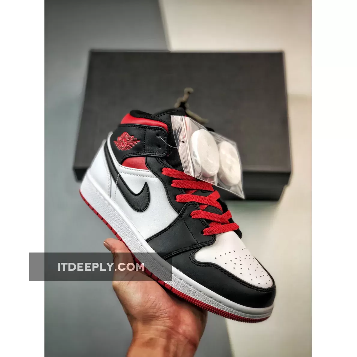 Air Jordan 1 Mid ‘Black Toe’ White/Gym Red-Black DQ8423-106