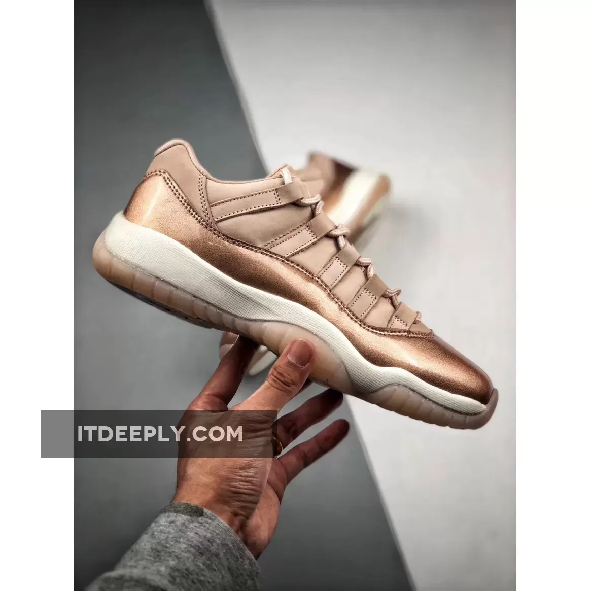 J11 Gold / Air Jordan 11 Low 'Rose Gold' Sail/Gum Medium Brown/Metallic Red Bronze AH7860-105