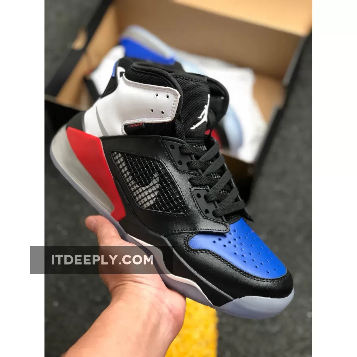 Jordan Mars 270 'Top 3″ Black/Varsity Red-Varsity Royal / 270 3 CD7070-001